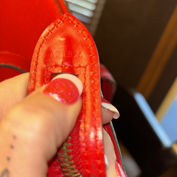 Louis Vuitton saint Jacques Castillian Red, COA included authentic - Picture 7 of 16